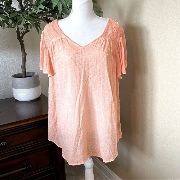 TORRID - PEACH SWISS DOT SMOCKED TOP BLOUSE Pluz Sz 0 - Picture 3 of 4